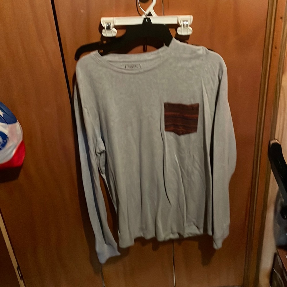 Gray pocket long sleeve tee